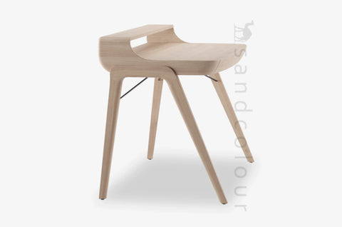 Aanya Desk
